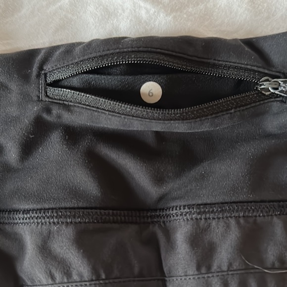 Lululemon speed short size 6 - Picture 3 of 3